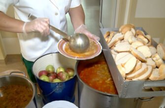 Cinci angajați ai unui spital furau mâncarea bolnavilor. Ce pedepse au primit