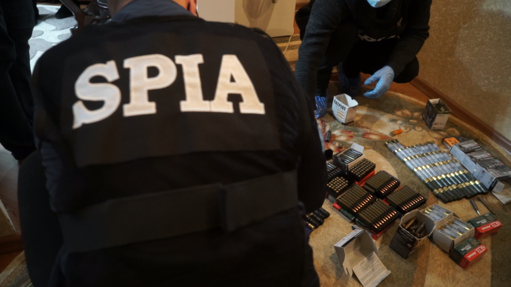 ofiterii spia au descins cu perchezitii la domiciliul a 4 angajati ip floresti