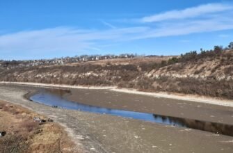 FOTO// Situație DEZASTRUOASĂ pe râul Nistru: Nivelul apei a scăzut semnificativ în regiunile Hmelnîțkîi - Cernăuți