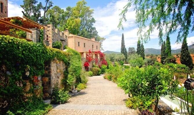 stoc de explozibili gasit intr un hotel de lux din grecia 36236300