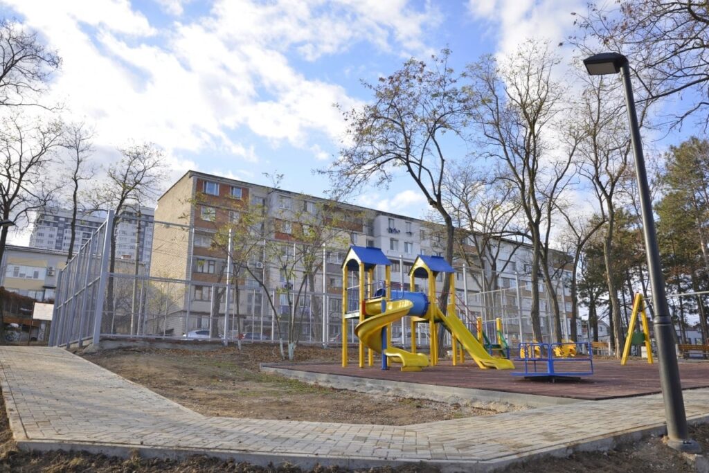 un spatiu inclusiv pentru persoanele cu dizabilitati de vedere a fost amenajat in cartierul telecentru