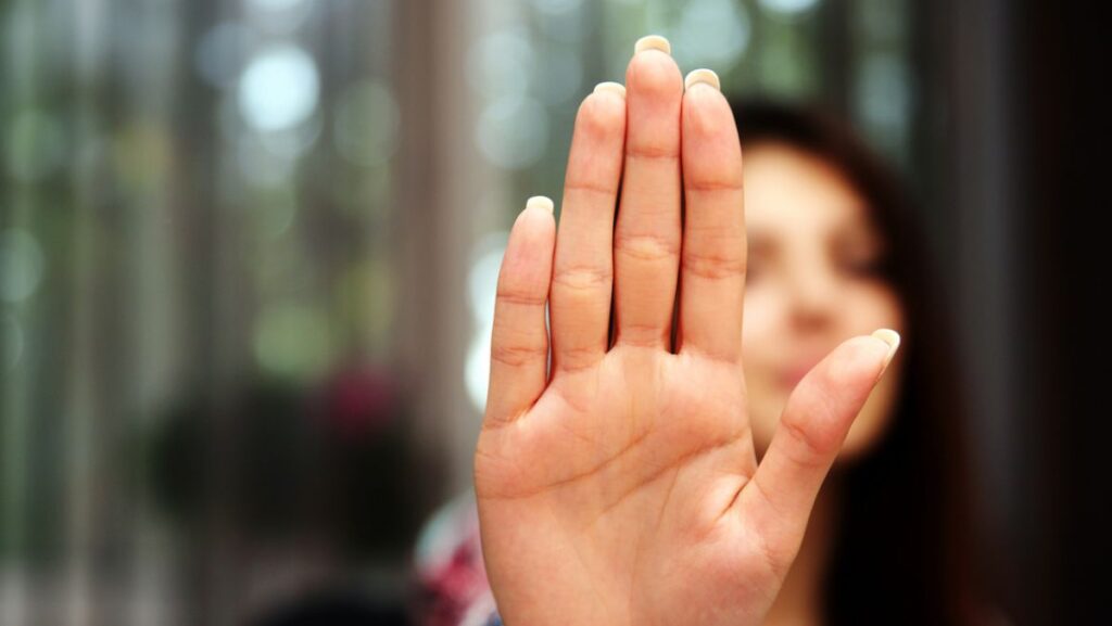 un tanar de 21 de ani suspectat de hartuire sexuala dupa ce a constrans o femeie sa intretina relatii cu el