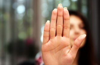 VIDEO// Un tânăr de 21 de ani, suspectat de hărțuire sexuală după ce a constrâns o femeie să întrețină relații cu el