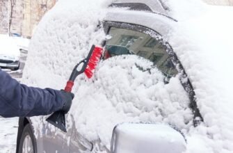 5 sfaturi pentru automobiliști în timpul iernii: Cum să îndepărtezi mai ușor gheața și zăpada de pe vehicul