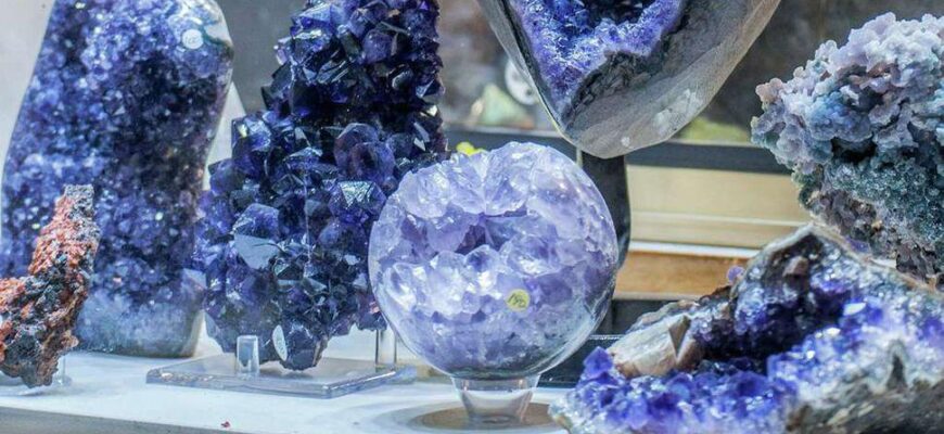 bijuteria de peste 300 de kilograme gasita in asia. este binecuvantata de calugari cum arata nestemata3