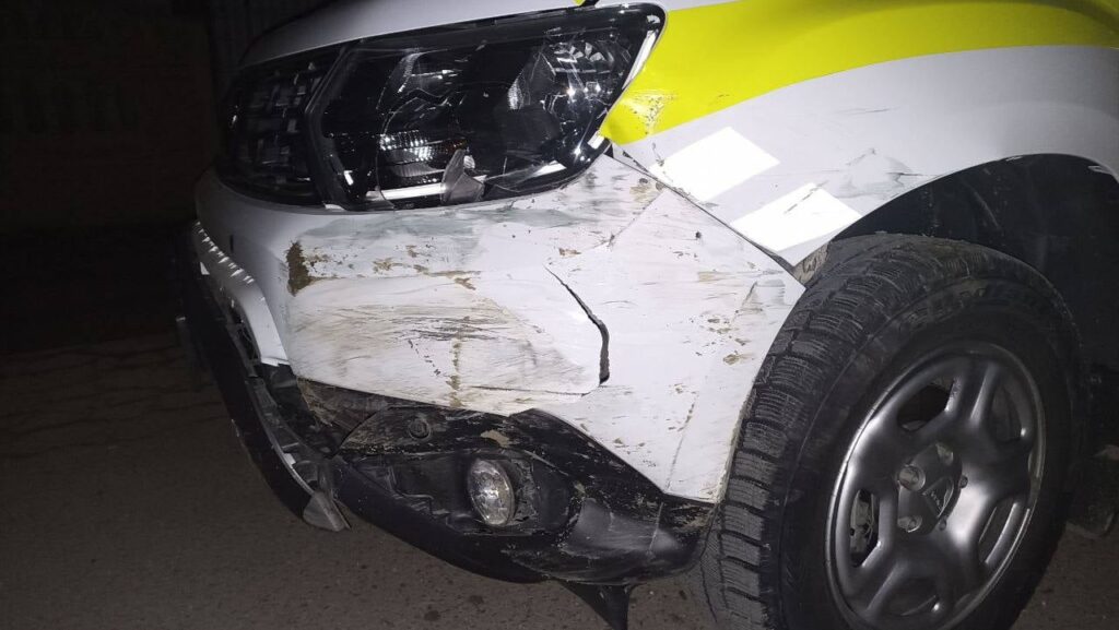 fiind beat la volan a accidentat o masina a politiei care stationa pe o strada din orasul cimislia