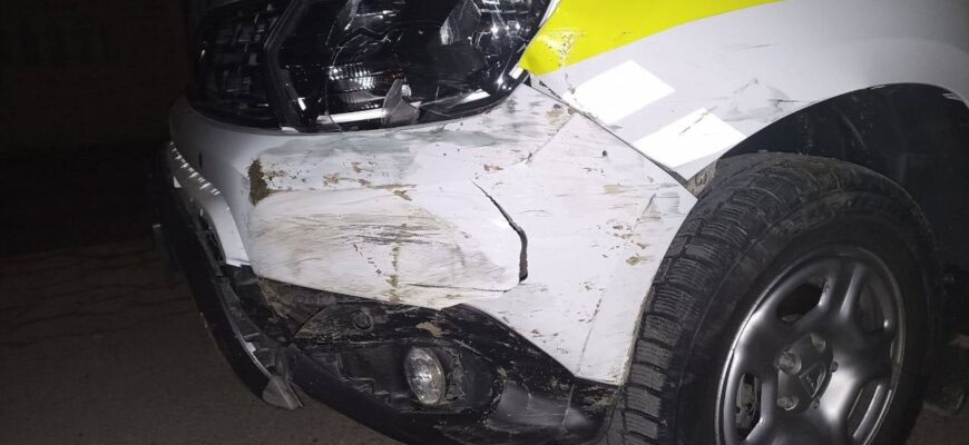 fiind beat la volan a accidentat o masina a politiei care stationa pe o strada din orasul cimislia