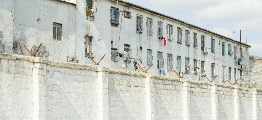 ini desfasoara perchezitii in doua penitenciare din republica moldova