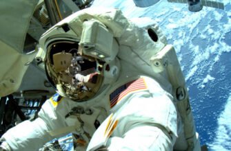 NASA a amânat ieşirea în spaţiu a doi astronauţi de pe ISS din cauza riscului provocat de deşeurile spaţiale