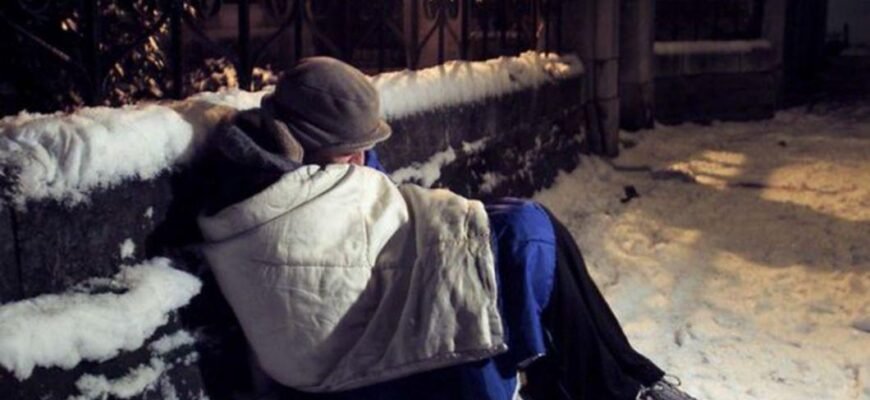 Minori învinuiți de omorul unui om al străzii, trimiși pe banca acuzaților