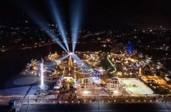 FOTO-VIDEO// Peste 25 de mii de oameni s-au adunat la OrheiLand, la deschiderea celui mai frumos Târg de Crăciun