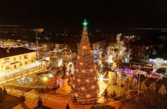 FOTO// Cel mai mare pom de Crăciun din țară a fost inaugurat. Ilan Șor: Orheiul a devenit capitala sărbătorilor de iarnă