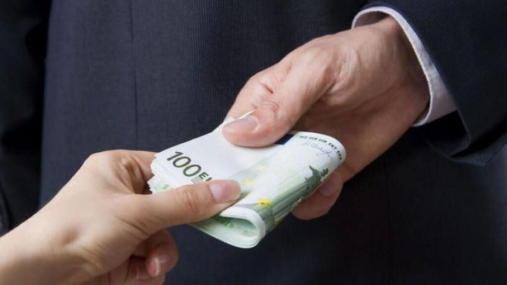 un fost democrat a fost invinuit oficial pentru tentativa de savarsire a unei infractiuni de corupere activa