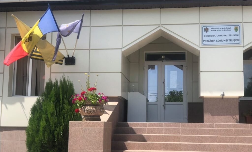 Un fost polițist, reținut în dosarul Primăriei Trușeni. Acesta a fost reținut pentru 72 de ore și a fost plasat în izolatorul CNA