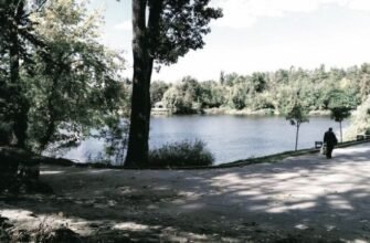 Tânărul găsit fără suflare în parcul Valea Trandafirilor ar fi fost omorât de doi soldați din Capitală