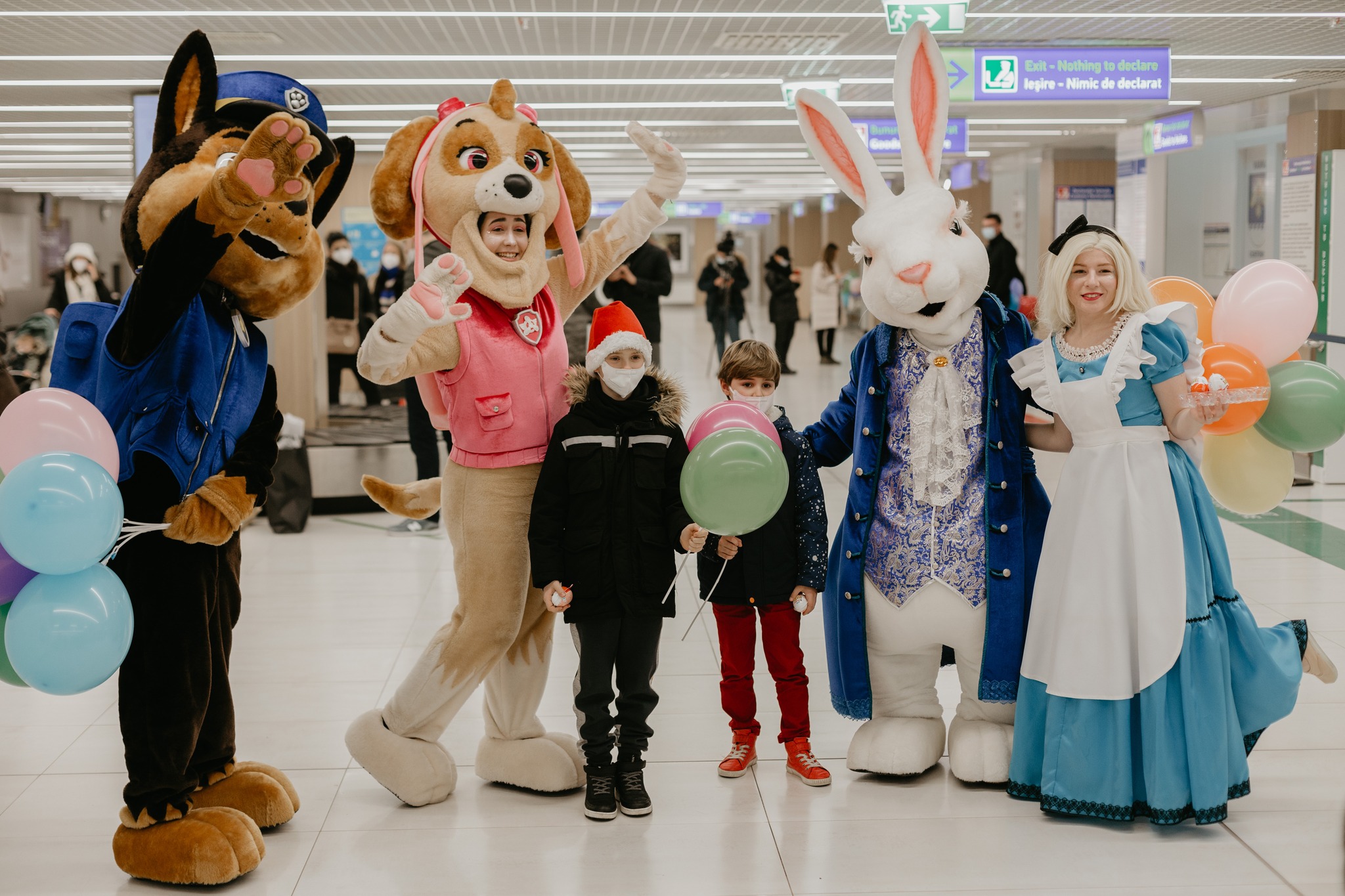 FOTO// Surprize din partea Avia Invest pentru călătorii care trec prin Aeroportul din Chișinău