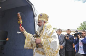 FOTO// În loc să repare țevile, au chemat preotul să le sfințească. Peste 15.000 de cetățeni au rămas fără căldură după ”ritual”