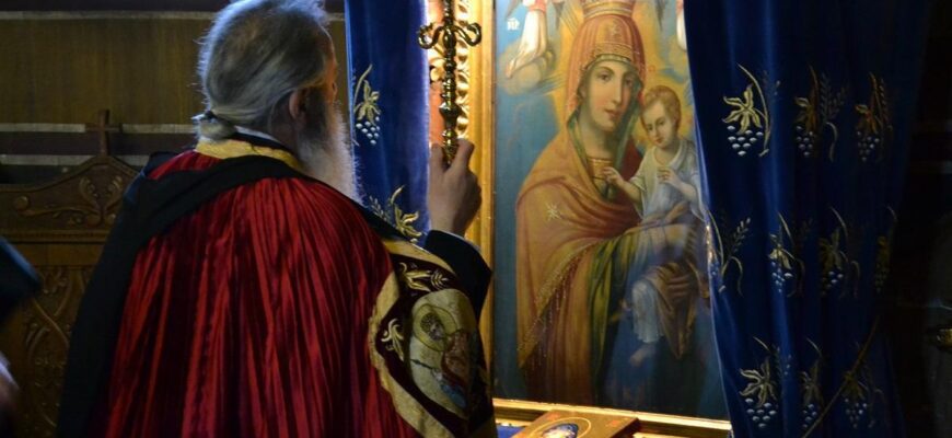 ce se intampla in timpul slujbelor intr o manastire