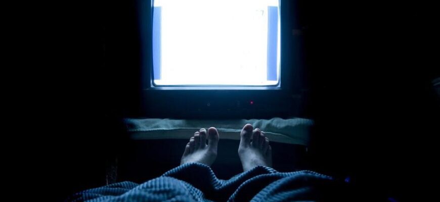 de ce nu e bine sa te uiti la televizor inainte de culcare