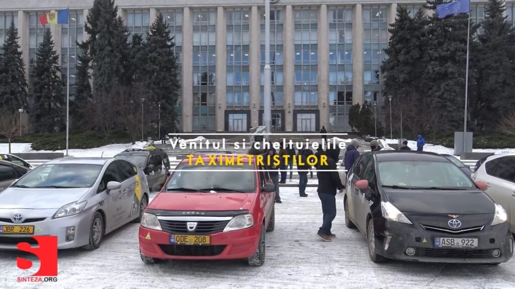 VIDEO// Ce salarii ridică taximetriștii din Moldova? De vorbă cu protestatarii din fața Guvernului