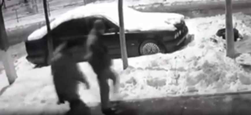 doi barbati au fost retinuti fiind suspectati de comiterea unui furt din automobil in capitala