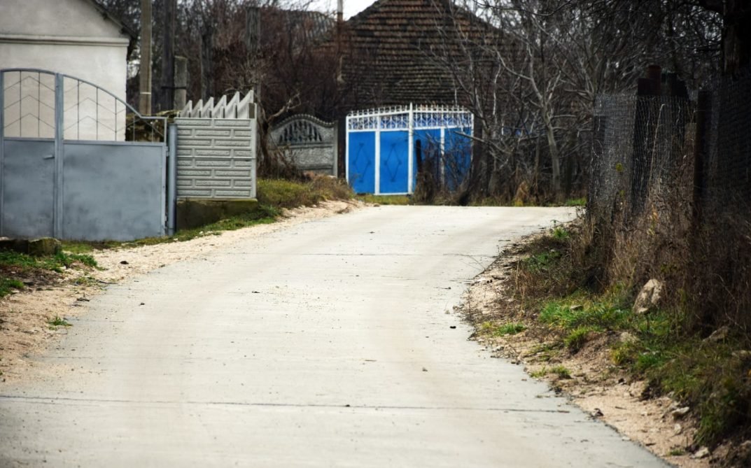 FOTO-VIDEO// Echipa lui Ilan Șor continuă să construiască drumuri în raionul Orhei