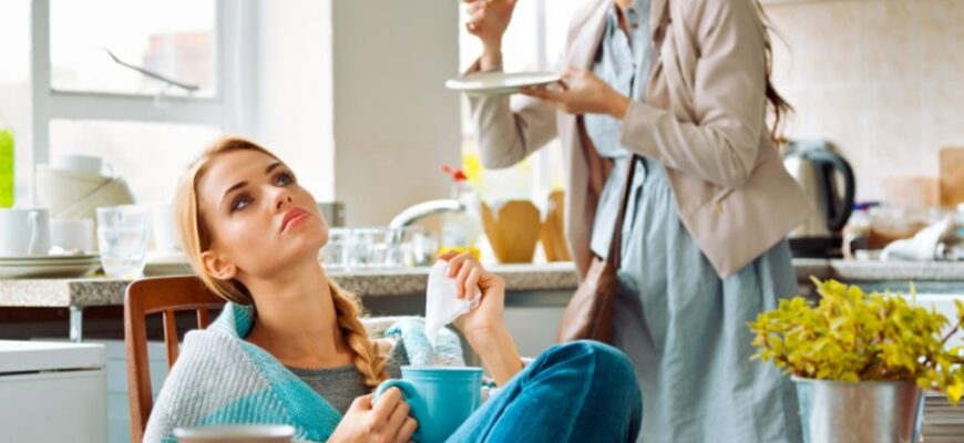 mancat femeie mic dejun 990x686 1