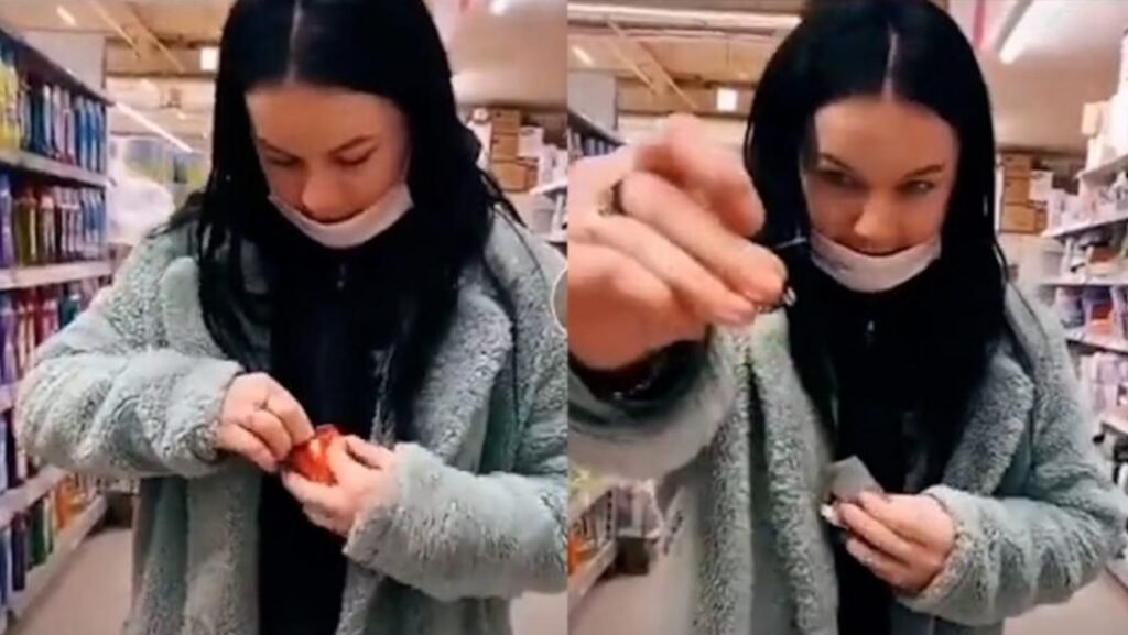 VIDEO// O tânără surprinsă cum înțeapă prezervativele dintr-un magazin. Reacția supermarketului 2 VIDEO// O tânără surprinsă cum înțeapă prezervativele dintr-un magazin. Reacția supermarketului