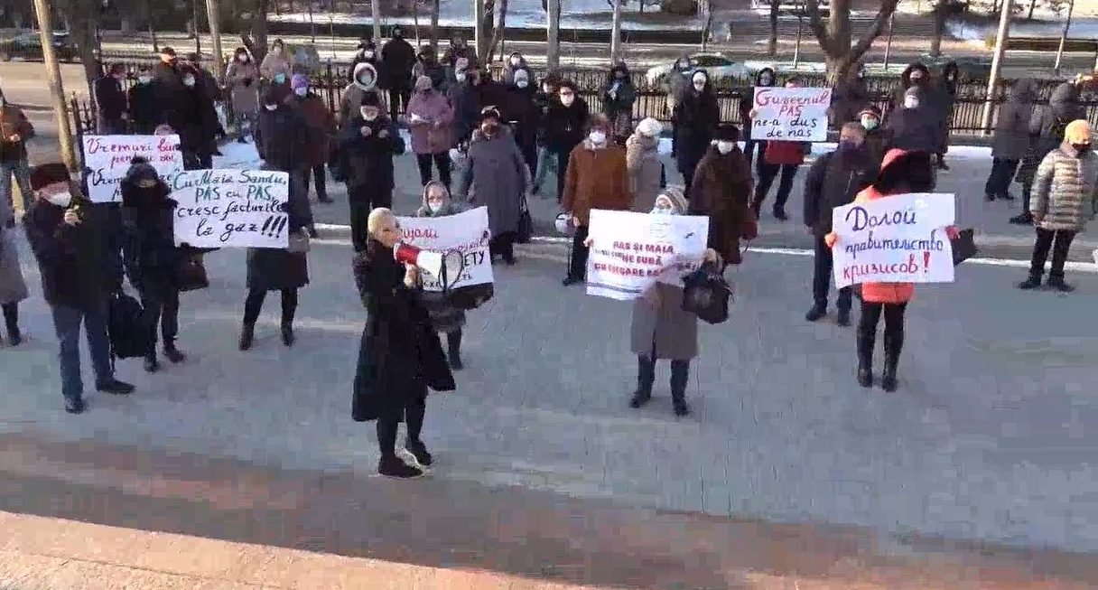 VIDEO// Flashmob organizat de fracțiunea Partidului „ȘOR” în fața Președinției