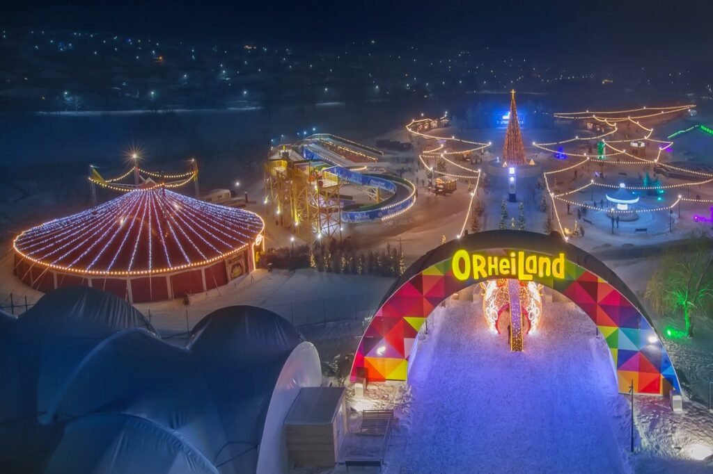 Cel mai mare parc de distracții - OrheiLand, și-a deschis porțile pentru doritorii de a se distra GRATUIT 1 Cel mai mare parc de distracții - OrheiLand, și-a deschis porțile pentru doritorii de a se distra GRATUIT