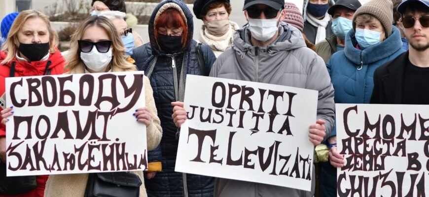 FOTO// Susținătorii Partidului „Șor” protestează la Curtea de Apel Chișinău: Opriți justiția selectivă