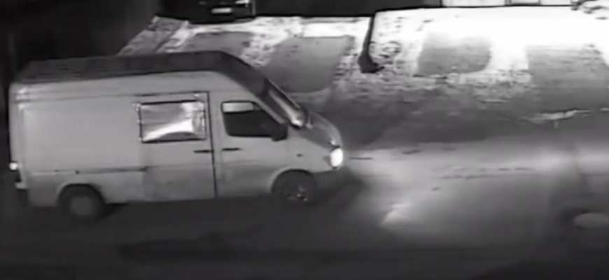 acesta a incercat sa fuga atunci cand a zarit oamenii legii