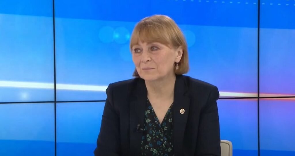 VIDEO// Ala Nemerenco despre ”scanarea certificatelor cu ochii”: Mie mi-au verificat de fiecare dată, l-au deschis și l-au citit 2 VIDEO// Ala Nemerenco despre ”scanarea certificatelor cu ochii”: Mie mi-au verificat de fiecare dată, l-au deschis și l-au citit