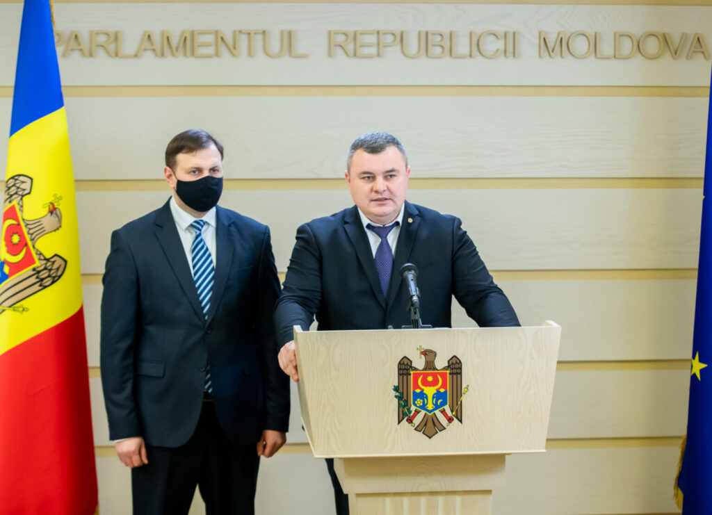 b5i5396web 2048 briefing parlament 1 1536x1111 1