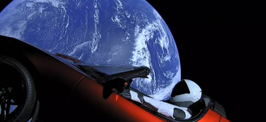ce s a intamplat cu automobilul tesla trimis de elon musk in spatiu acum 4 ani