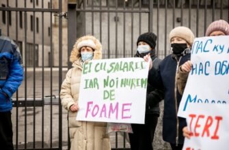 Maia Sandu și Igor Grosu, huiduiți în fața MoldovaGaz, la o acțiune de protest organizată de Partidul „ȘOR”