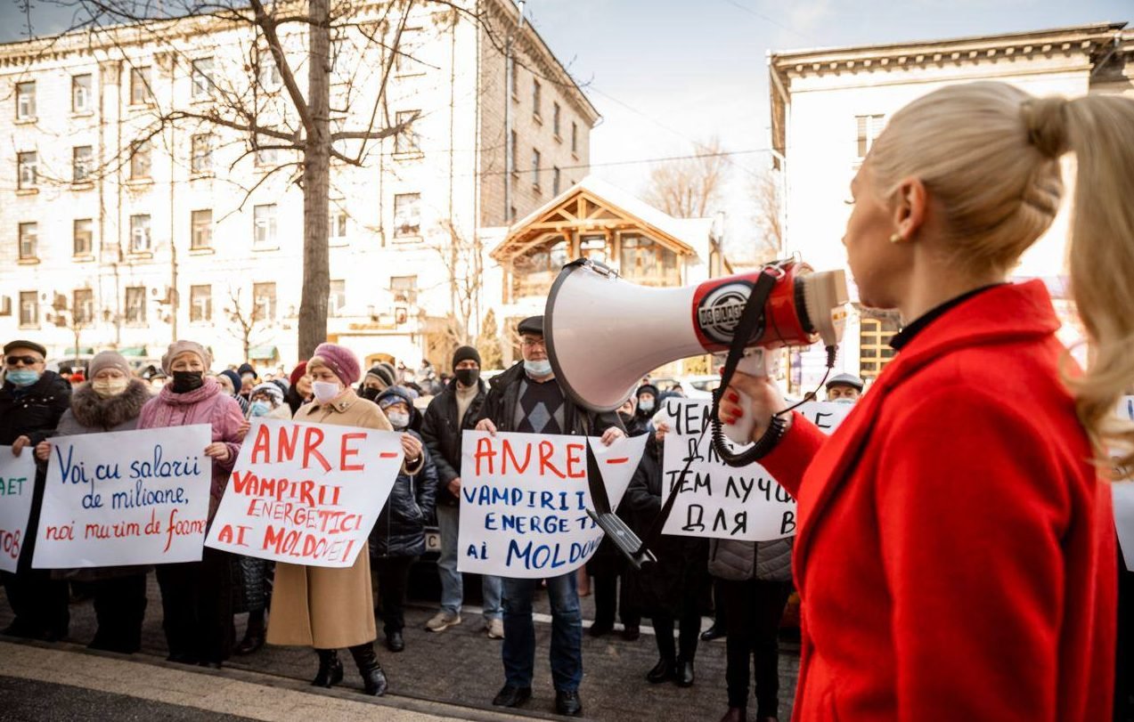 FOTO// Partidul ȘOR a protestat în fața ANRE: Cerem DEMISIA conducerii. Aceasta este o instituție inutilă