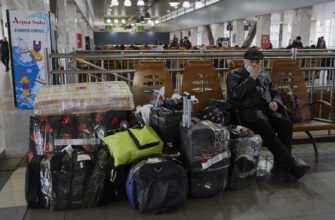 FOTO// Imaginile războiului din Ucraina. Un bloc a fost atacat, oamenii fug pentru a-și salva viețile