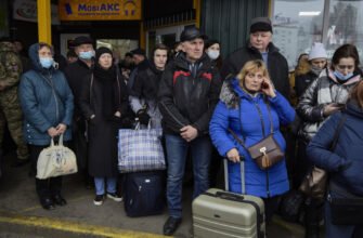 FOTO// Imaginile războiului din Ucraina. Un bloc a fost atacat, oamenii fug pentru a-și salva viețile