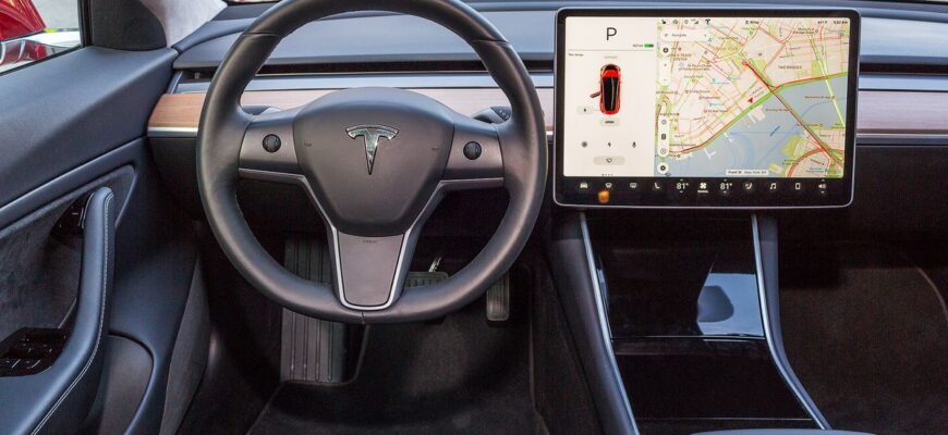 tesla obligata din nou sa elimine o functie de pe 579 000 de masini pentru risc de accident