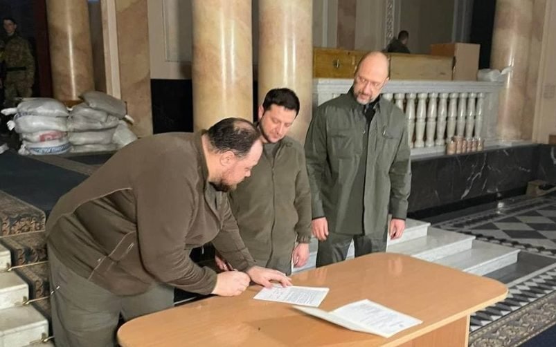 ULTIMA ORĂ// Volodimir Zelenski a semnat cererea de aderare a Ucrainei la Uniunea Europeană