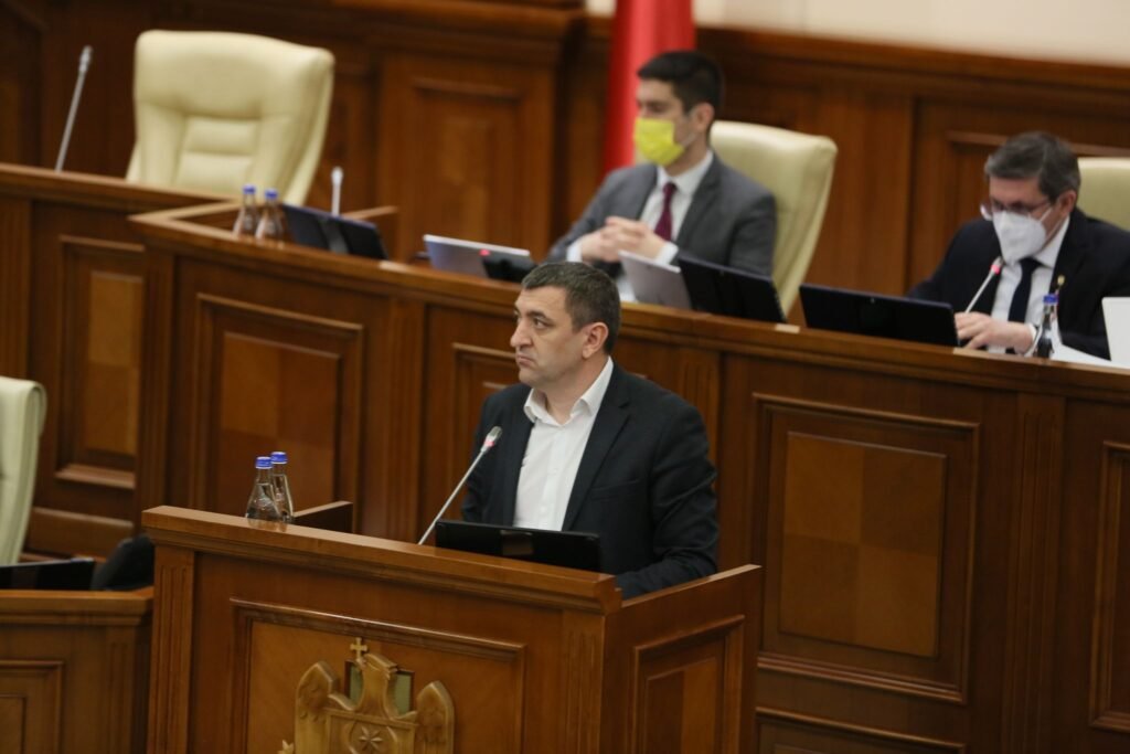 Legislativul a adoptat pachetul de legi privind asigurarea accesului cetățenilor străini la serviciile medicale și piața muncii