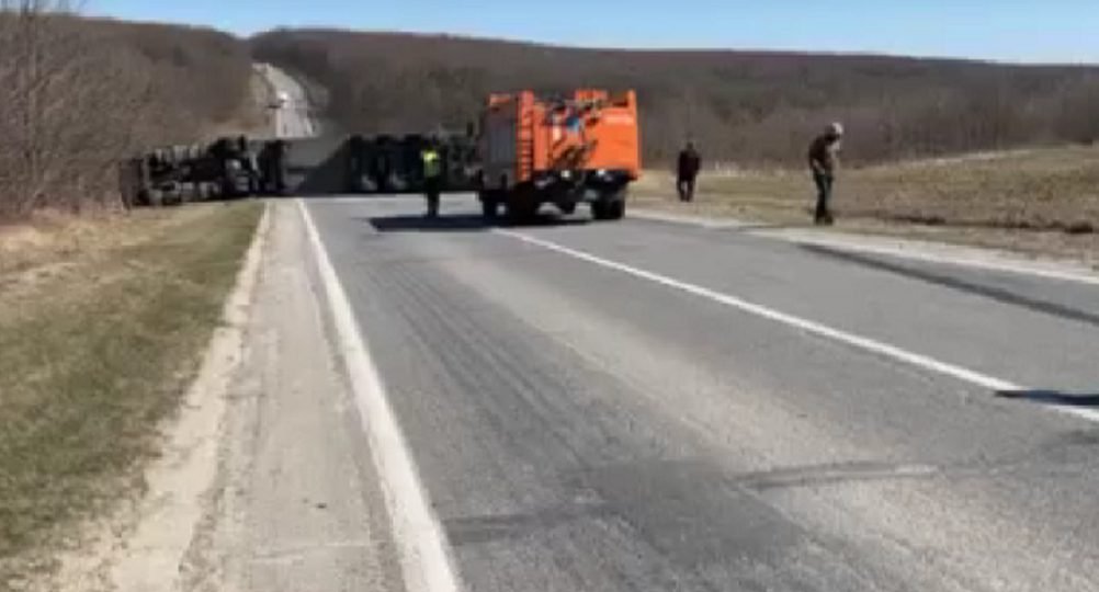 VIDEO// Accident rutier pe șoseaua Chișinău-Leușeni. Un TIR a blocat drumul