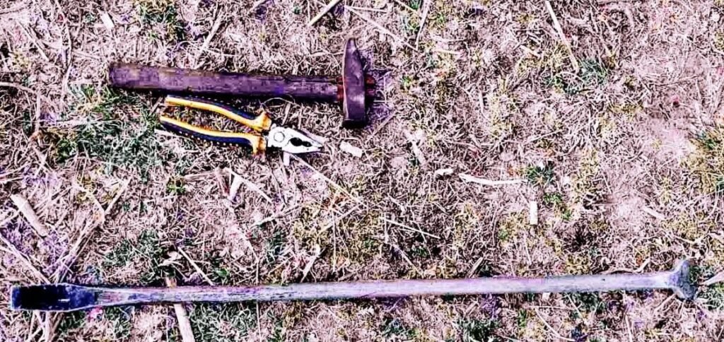 Doi tineri de 18 și 26 ani, reținuți după ce au sustras peste 100 de litri de motorină de la o companie de telecomunicații
