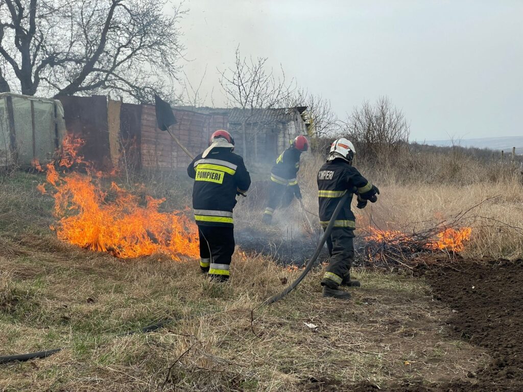 igsu a desfasurat un exercitiu explicativ pentru prevenirea focarelor de ardere a vegetatiei uscate