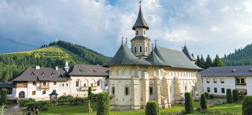 manifestarile aniversare serbarea de la putna 150 continuitatea unui ideal