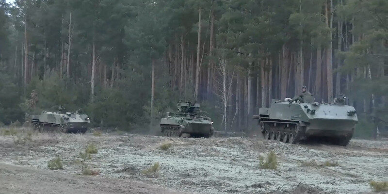 militarii rusi au trecut cu blindatele prin padurea rosie cea mai radioactiva zona de la cernobil