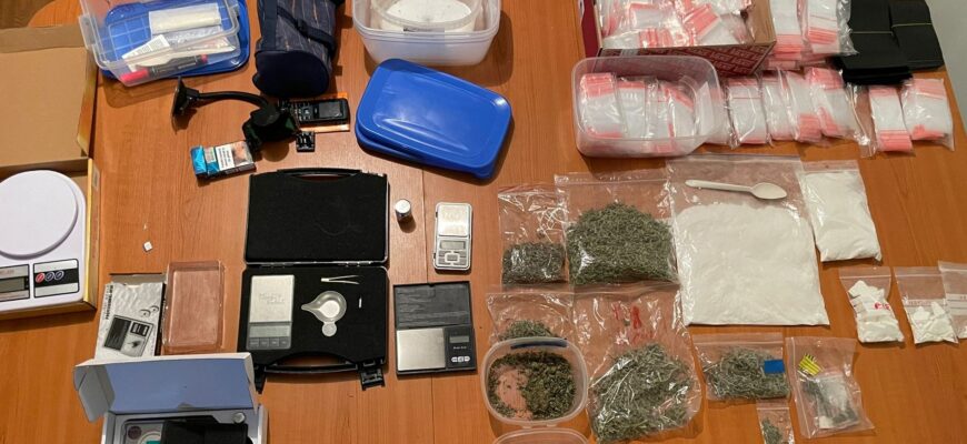 noua membri ai unui grup criminal organizat retinuti si droguri in suma de 700.000 lei sechestrate