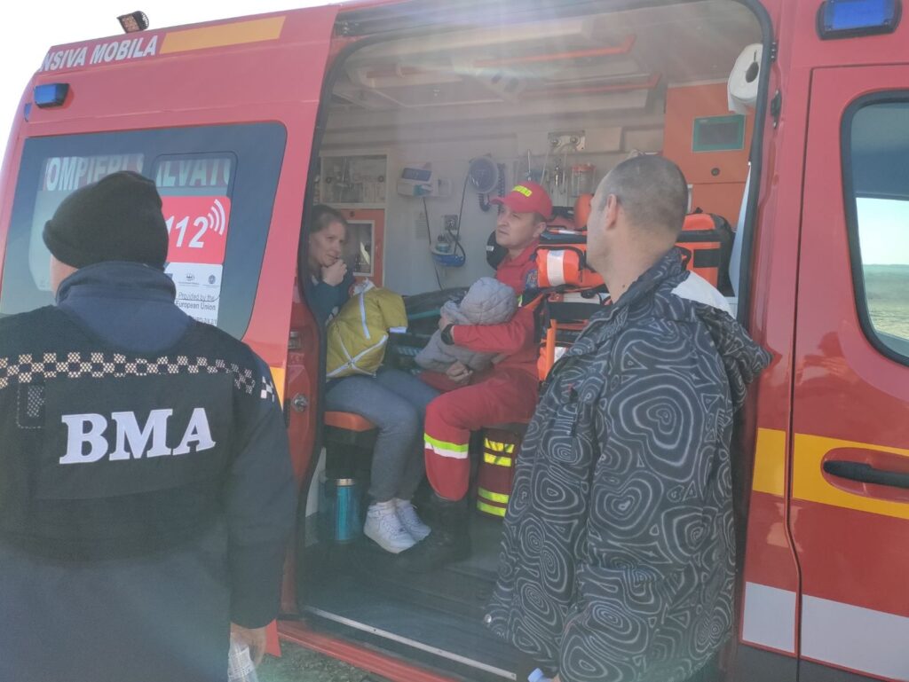 o refugiata si doi nou nascuti prematur au fost transportati cu o ambulanta in romania