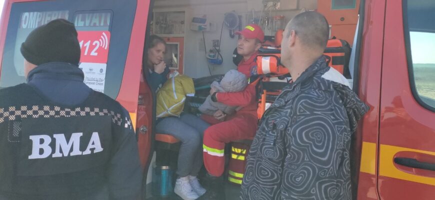 o refugiata si doi nou nascuti prematur au fost transportati cu o ambulanta in romania